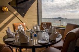 Experienced food & beverage server