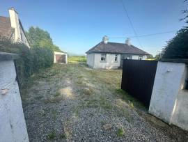 2 Bed Cottage Bungalow on 1.1 acres (fenced for ease of maintenance) 2 Bed Cottage Bungalow on 1.1 acres (fenced for ease of maintenance)