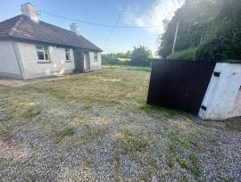 2 Bed Cottage Bungalow on 1.1 acres (fenced for ease of maintenance) 2 Bed Cottage Bungalow on 1.1 acres (fenced for ease of maintenance)